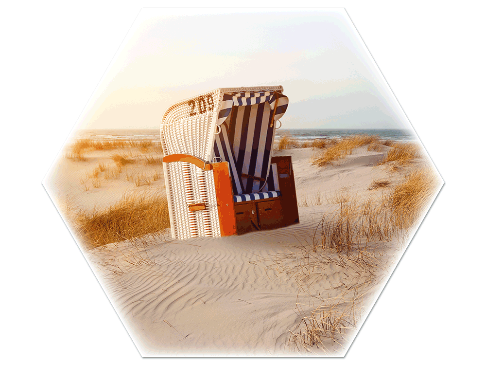 Hexagnon Wandbild - Strandkorb. Ein Stück Urlaubsfeeling